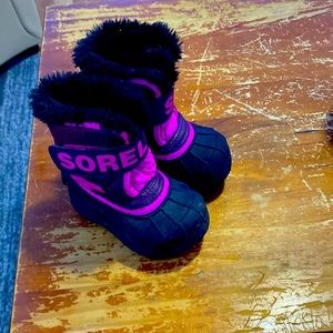 Sorel baby girl boots size 5 worn a few times